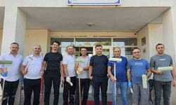 Eğitimciler fırçaları eline aldı, köy okulunu yeni döneme hazırladı