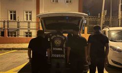 Esenyurt'ta trafikte başka bir sürücüye saldıran şahıs kamerada
