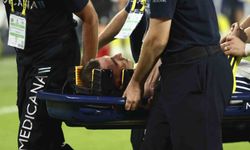 Fenerbahçeli oyuncu Kerem Aktürkoğlu, Konyaspor maçında kafasına aldığı darbe sonucu kafa travması geçirirken, kontrol amacıyla hastaneye götürüldü.