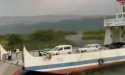 Fırtına feribotun iskeleyeye yanaşmasına izin vermedi