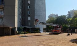 Halatı kopan iskelede mahsur kalan 2 işçiyi itfaiye kurtardı