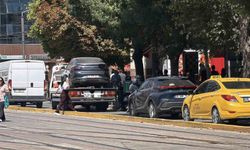 Hatalı park, cadde trafiğini kilitledi
