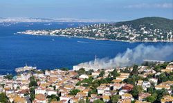 Heybeliada Deniz Harp Okulu'ndaki yangına müdahale sürüyor