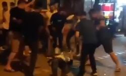 Kadını darp eden adamı mahallelinin linç anları kamerada