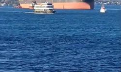 Kerç Boğazı'nda İHA saldırısına uğrayan gemi İstanbul Boğazı'ndan geçti