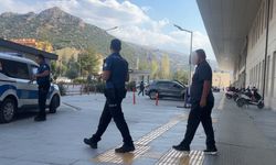 Komşular arasında araç park kavgası kanlı bitti: Baba oğul bıçaklandı