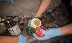 Otomobile zulalanan 6,5 kilo esrar narkotik köpeğiyle bulundu