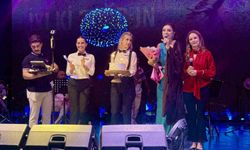 Öykü Gürman'dan Bodrum'da unutulmaz konser, sahnede doğum günü sürprizi