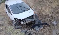 Sason'da hafif ticari araç takla attı: 1 yaralı