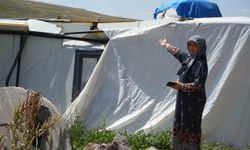 Satın aldıkları prefabrik evin önce çatısı damlattı, sonra tamamen çöktü
