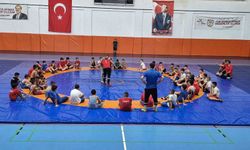 Sivas'ta minik güreşçiler için gelişim kampı başladı