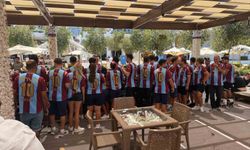 Trabzonspor sevdasını Girne'ye taşıdı, 250 Salah formasını çalışanlara giydirdi