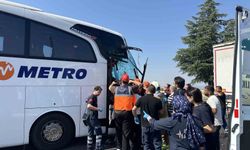 Uşak'ta yolcu otobüsünün kamyona arkadan çarptığı kazada ağır yaralanan muavin hayatını kaybetti