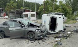 Yoldan çıkan araç havalanarak otomobilin üzerine düştü: 4 yaralı