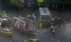 Zeytinburnu Sahil Yolu'nda sürücüsünün direksiyon hakimiyetini kaybettiği İETT otobüsü yoldan çıkarak kaza yaptı. Kazada yaralananlar olduğu bildirilirken, bölgeye çok sayıda polis, itfaiye ve sağlık ekibi sevk edildi.