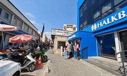 Mardin’de ATM Çilesi: Vatandaşlar 40 Derecede Güneş Altında Sıra Bekliyor