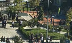 Başakşehir'de iki kişi sokak ortasında silahlı saldırıya uğradı. Olay yerine çok sayıda polis ekibi ve sağlık ekipleri sevk edildi. Yaralılar sağlık ekiplerinin ilk müdahalesinin ardından hastaneye kaldırıldı.