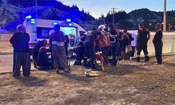 Burdur'da tarım işçilerini taşıyan minibüs devrildi: 9 yaralı