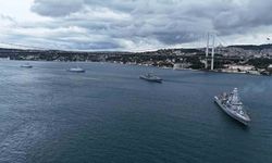 Deniz Kuvvetleri Günü'nde 15 savaş gemisi İstanbul Boğazı'ndan geçti