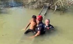 Derede mahsur kalan çocuğu itfaiye ekipleri kurtardı