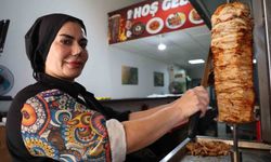 Elazığ'da iki çocuk annesi kadın girişimci, döner tezgahının başına geçti