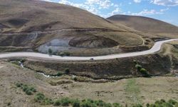 Erzurum'da bir gizemli yol daha: Araçlar vites boştayken yokuş yukarı gidiyor