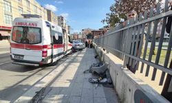 Güngören'de kaldırıma çıkan otomobil yayalara çarptı: 4 yaralı
