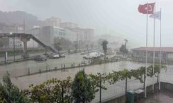 Hopa'da dalgalar metrelerce yükseldi