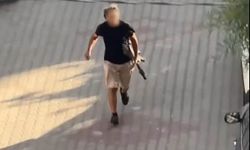 Kapısına pompalı tüfekle dayandı, sokakta terör estirdi