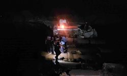 Karkamış'ta su seviyesi yükselince yıkık köprüde mahsur kalan 4 kişi kurtarıldı