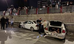Kayseri'de 3 otomobilin karıştığı kazada 2 sürücü yaralandı