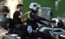 Kimliğini unutan genç için anne ve polis seferber oldu