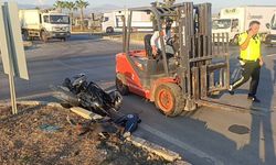 Kırmızı ışık ihlali yapan ticari taksiyle motosiklet çapıştı: 1 yaralı