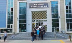 Kırşehir'de iş yerine çağırdıkları kişileri dövüp gasp ettikleri iddiasıyla 4 şüpheli tutuklandı