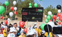 Konya'da Gazzeli çocuklar için balon ve uçurtmalar gökyüzüne bırakıldı