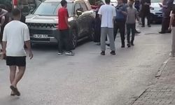Küçükçekmece'de silahlı kavga: Yoldan geçen 1'i çocuk 2 kişi yaralandı