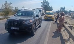 Manavgat'ta 3 araçlı zincirleme kaza, trafikte uzun araç kuyruğuna neden oldu