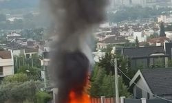 Park halindeki araç alev alev yandı