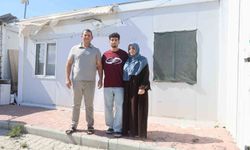 Perdeyle ikiye bölünen 18 metrekarelik konteynerde ders çalışarak tıp fakültesini kazanan depremzede Hasan'ın hayali gerçeğe döndü
