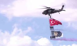 Polislerin yerli helikopterle Türk bayraklı şovu hayran bıraktı