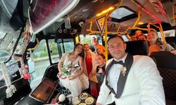 Rize'de gelin damat şehir içi minibüsle düğün salonuna gitti