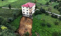 Rize'de korkutan heyelan: 'Eşim 'Ev gidiyor' diye beni kaldırdı'