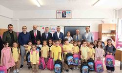 Sultangazi Belediyesi'nden ilkokula başlayan öğrencilere çanta ve kırtasiye seti sürprizi