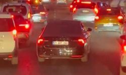 Sürücüler fermuar sistemine geçti, birisi anonslara rağmen itfaiyeye yol vermeden ilerledi