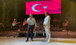 Ünlü popçu Çelik Ayvalık'ı salladı