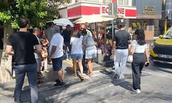 Yayaya yol veren araçların arasından geldi, yayaya çarpıp kaçtı