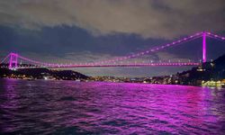 15 Temmuz Şehitler Köprüsü pembe renge büründü