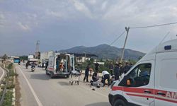 16 yaşındaki sürücünün kullandığı motosiklet tıra çarptı: 1 ölü, 2 yaralı