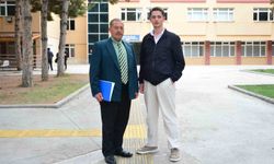 57 yaşında üniversite hayalini gerçekleştirdi, oğluyla aynı kampüste öğrenci oldu