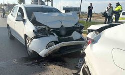 Aksaray'da 4 araçlı zincirleme trafik kazası